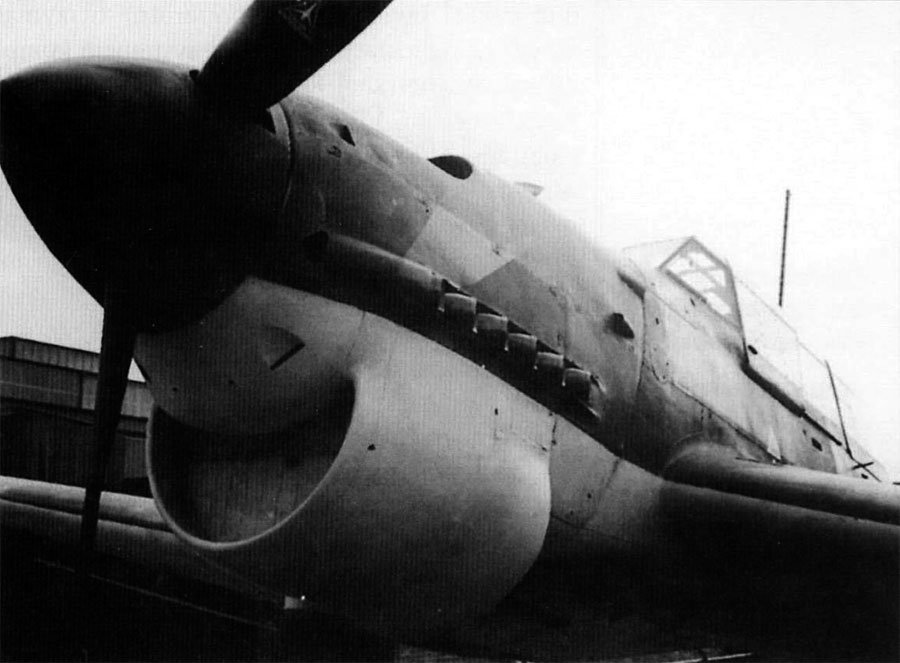 Junkers-Ju-87B2-Stuka-engine-cowling-B-1-late-production-run-01.jpg
